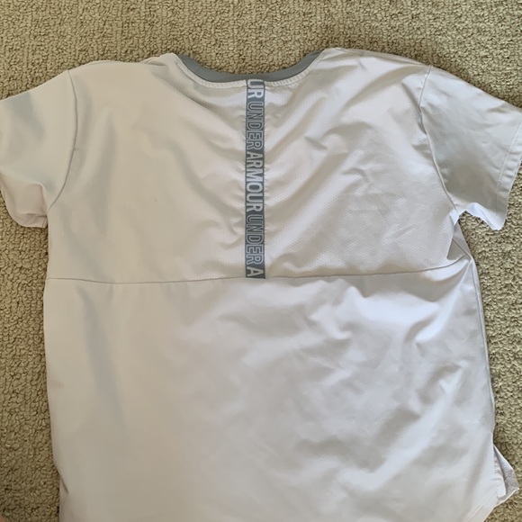 white under armour tee - Picture 3 of 3